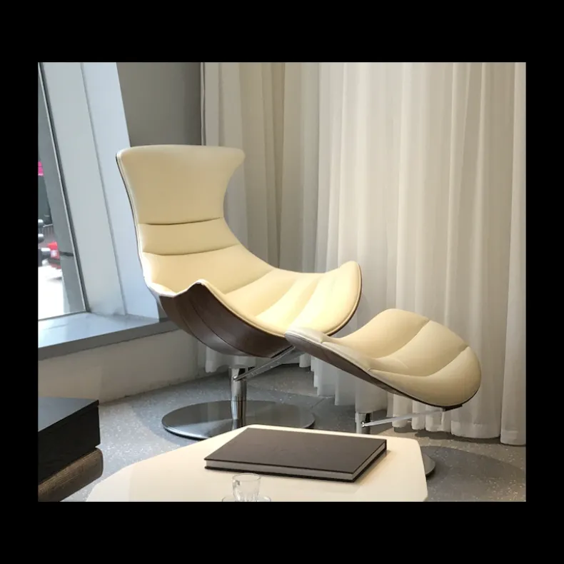 MOI-MOI Lounge Chair w/ Ottoman | Warehouse